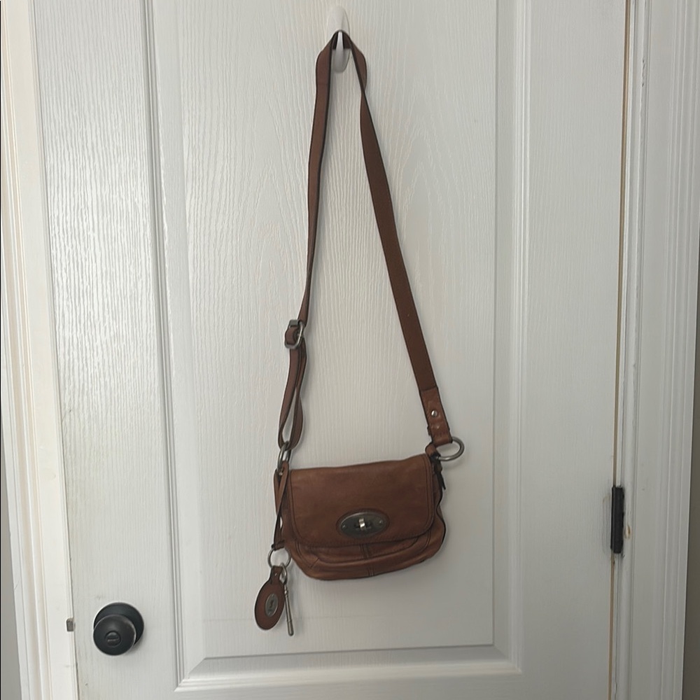 Fossil Brown Leather Crossbody Bag with Adjustable Strap